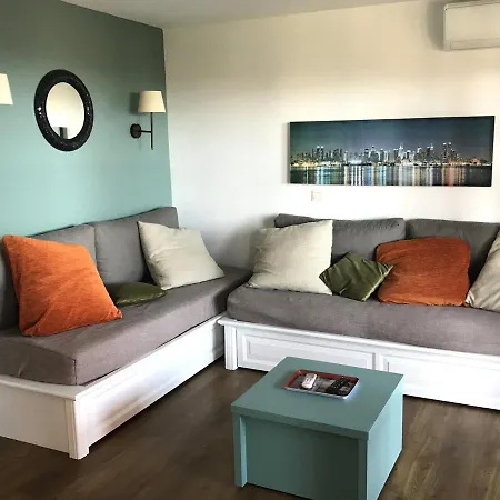 3 Pieces Avec Grande Terrasse, Climatisation, Piscine Et Parking - Fr-1-504-659 * Saint-Raphael (Var)